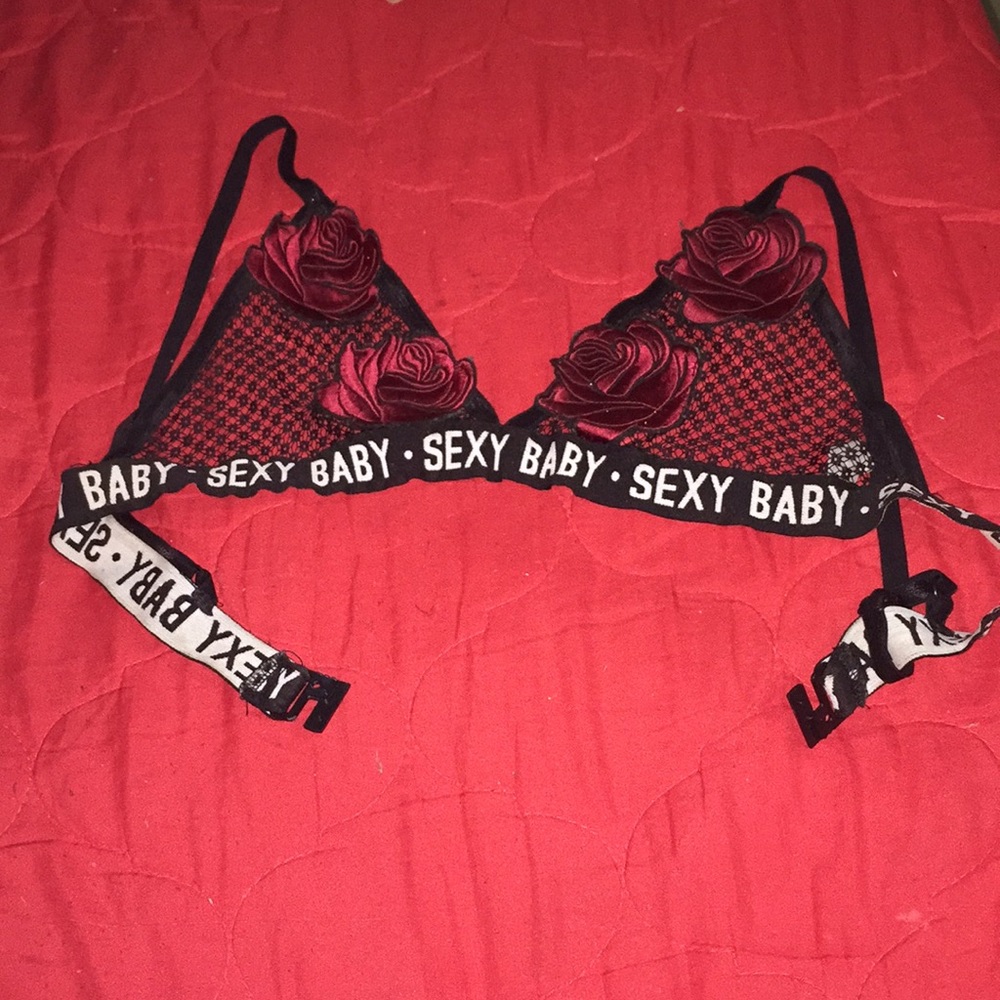 Fishnet braw with flowers on them